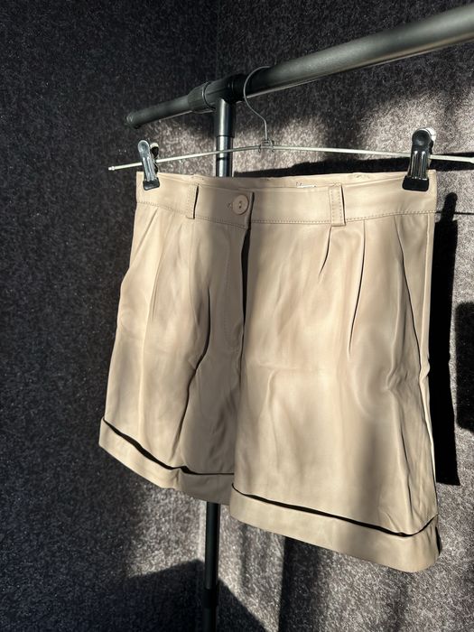 Бежеві шкіряні шорти