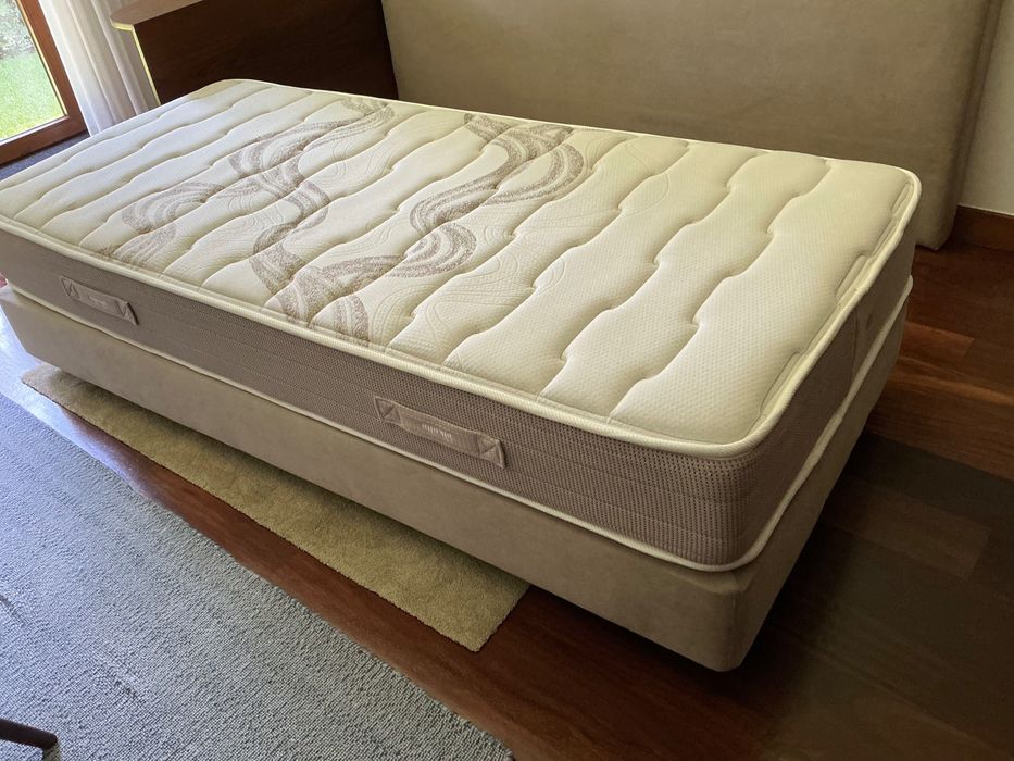 Cama de solteiro com colchão