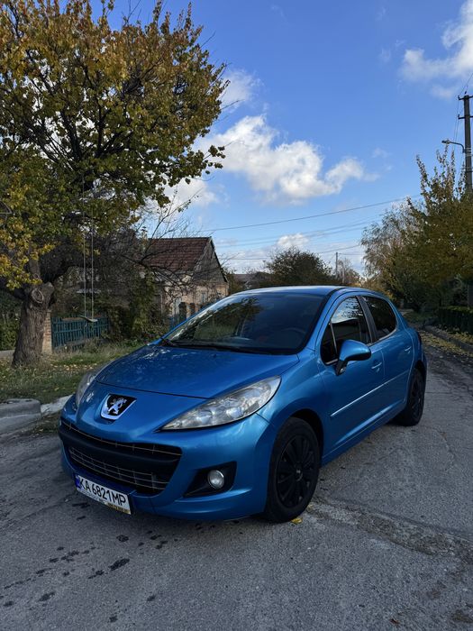 Продам Peugeot 207 2011года