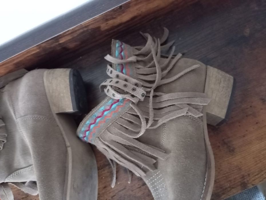 Buty damskie w stylu indiańskim r. 38