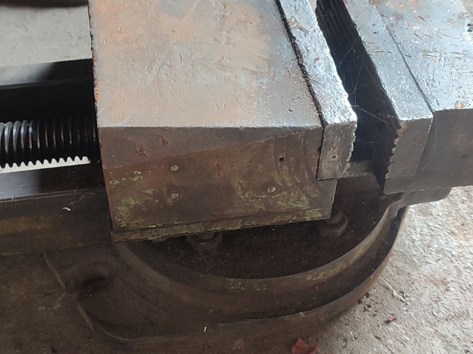 Продам тискі фрезерні