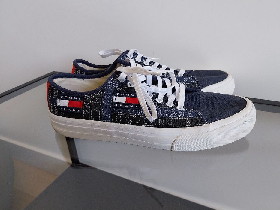 Trampling Tommy Hilfiger