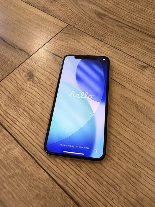 Biały iPhone 11 PRO