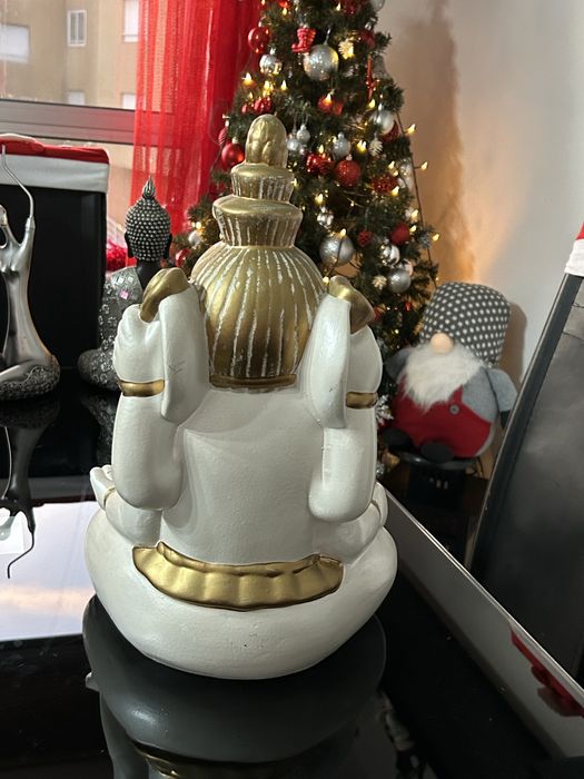 Buds elefante branco e dourado