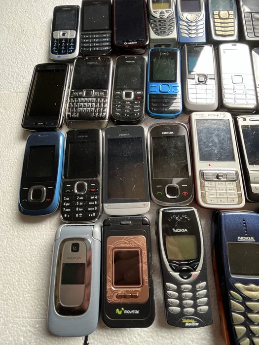 Lote de 28 telemoveis Nokia