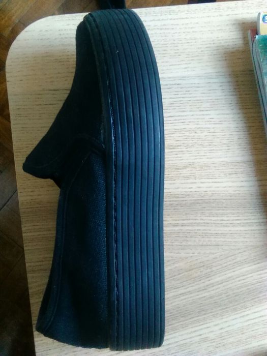 Sapatilhas slip-on pretas em lona da Sixty Seven em óptimo estado