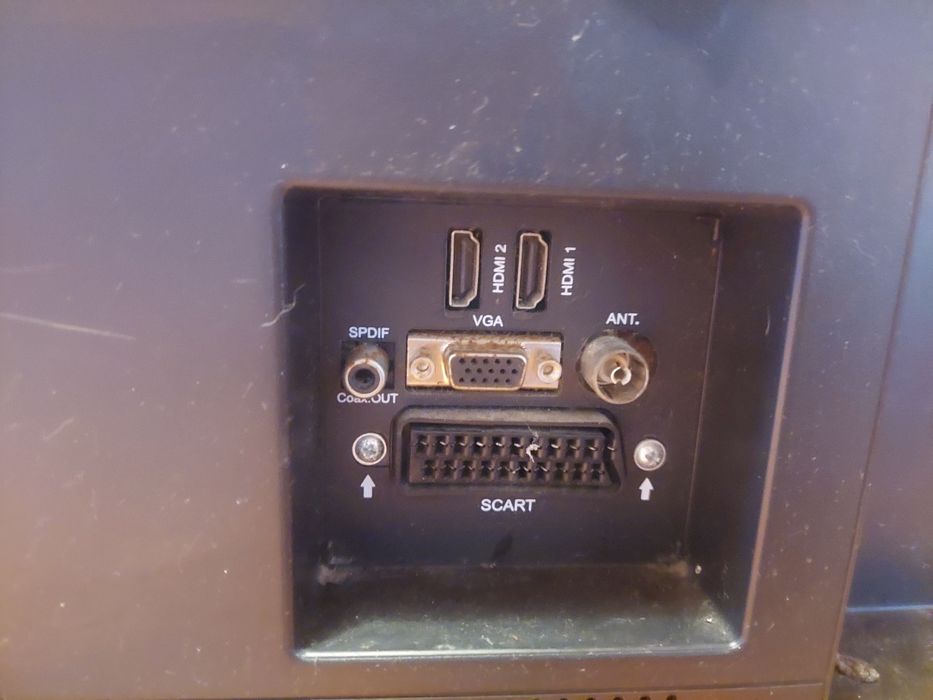 Mitsai 26" LCD TV 

Mitsai 26-inch LCD TV in good condition. Come