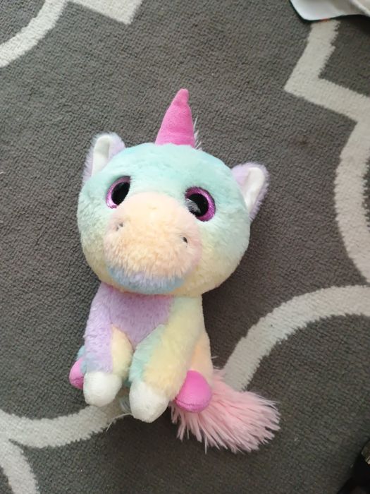 Maskotka jednorożec brokatowe oczy