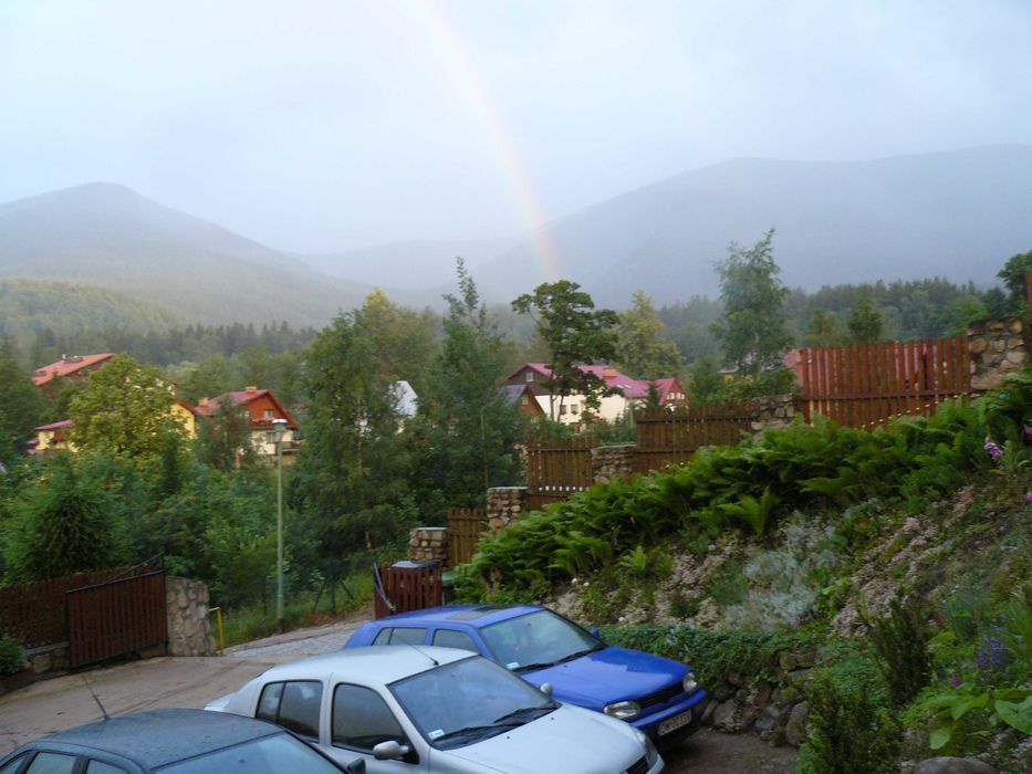 Pokoje z łazienkami i widokiem na góry w centrum Karpacza