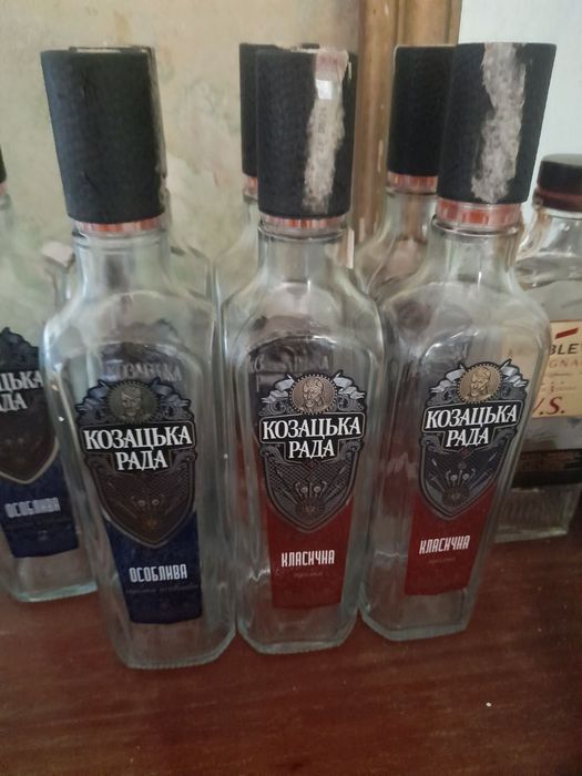 Бутылки для вина новые с пробками