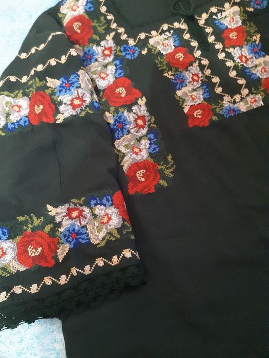 Вишита жіноча блуза