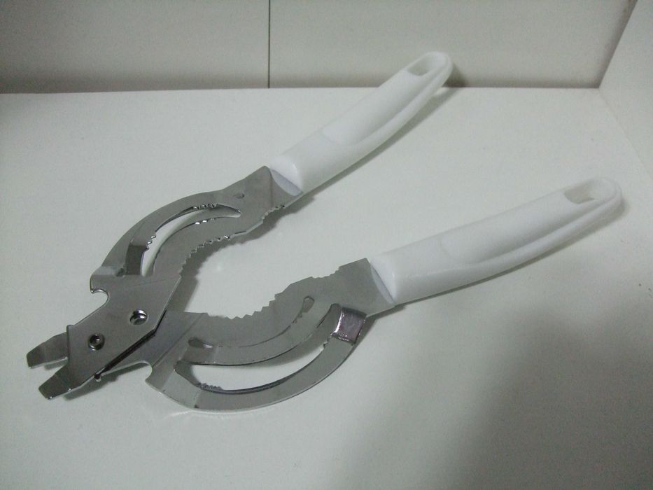 OTWIERACZ do BUTELEK I SŁOIKÓW Kapsli Solidny Stalowy. Uniwersalny