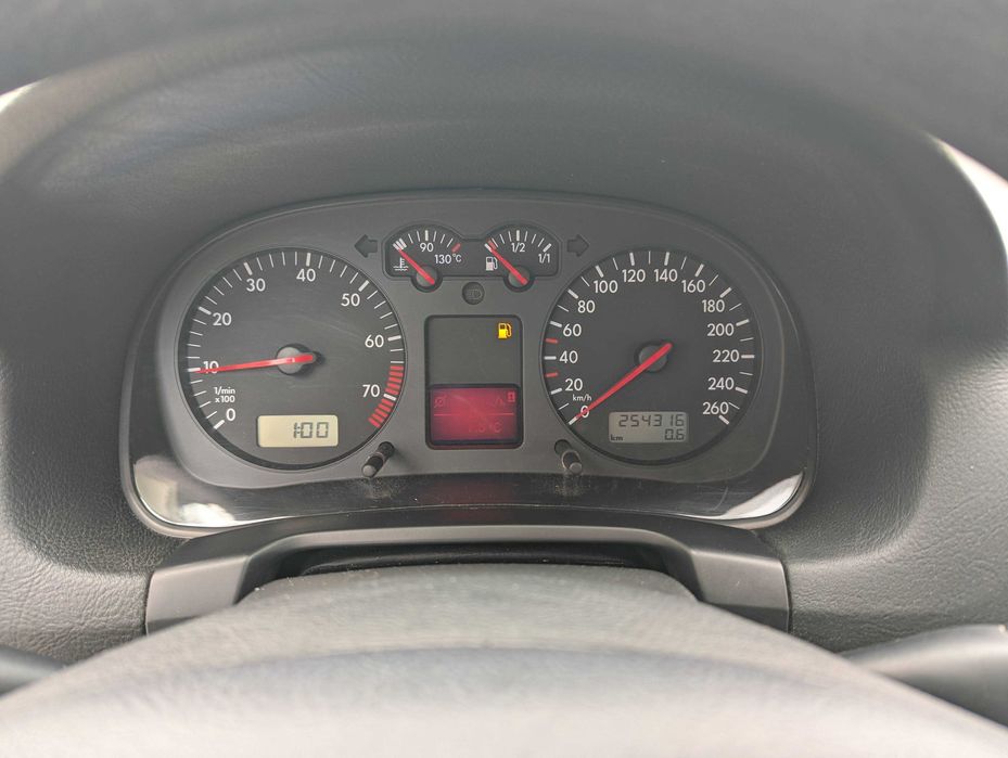 Фольцваген Гольф 4 бензин 1.6 VW Golf 4 1.6 MPI