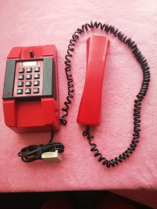 Telefon stacjonarny.