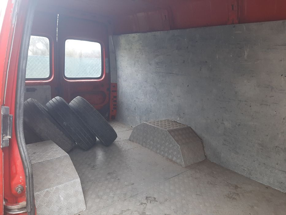 Форд транзит 2.0  бензин