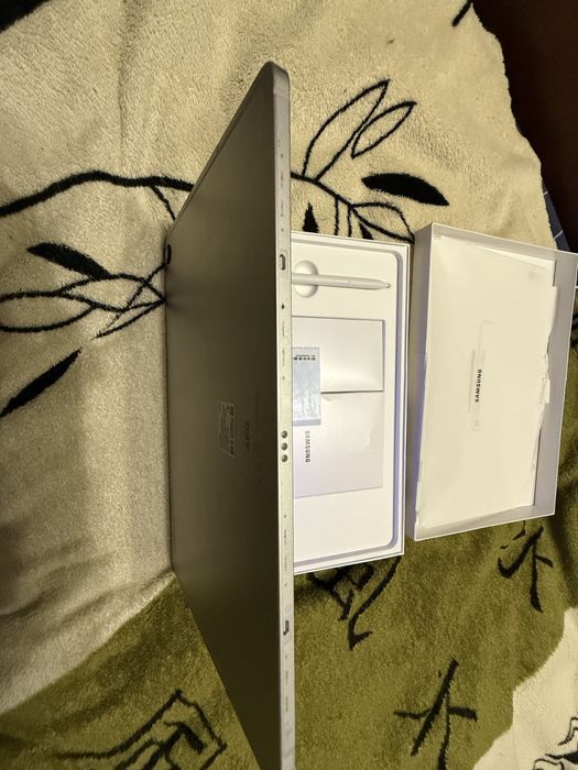 Продам /обмен  Планшет Samsung Galaxy Tab S9 FE 5G 6/128Gb Silver