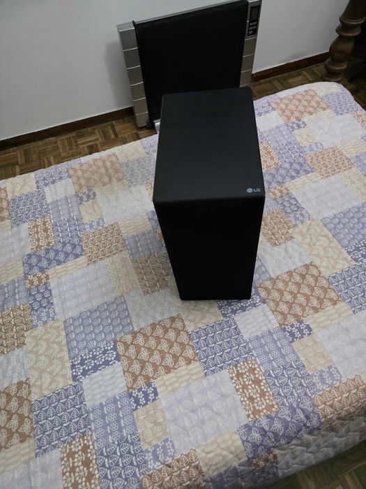 Soundbar LG SN5 2.1 Canais 400W