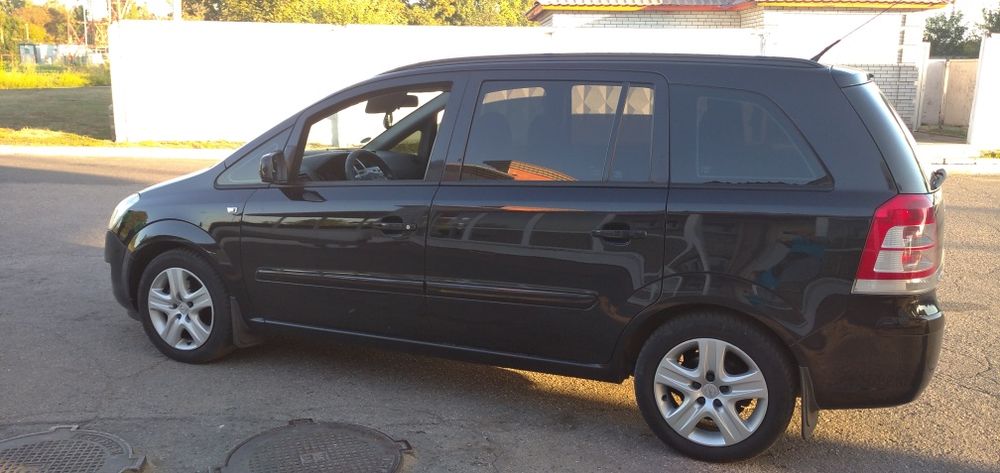 Опель Zafira B 2009