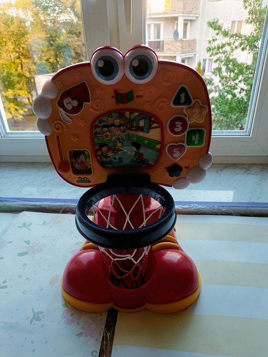 Kosz do koszykówki firmy Clementoni dla dzieci, efekty dźwiękowe