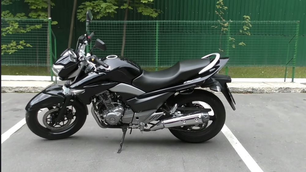 Мотоцикл Suzuki GSR 250