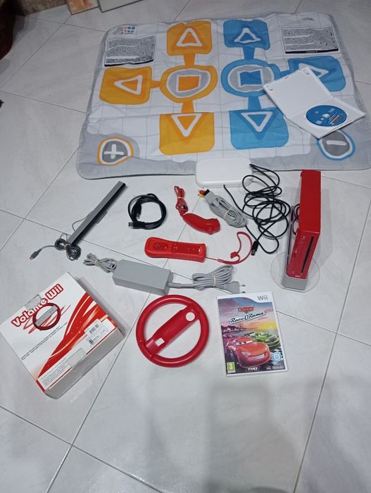 Vendo Nintendo Wii completa a funcionar mais jogo cars e tapede  com jogo