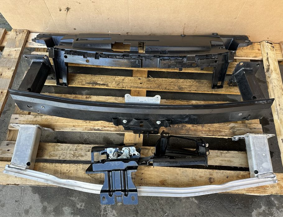 Peugeot 508 2 II lift 24r pas przedni chlodnice zaluzje belka Oryginal