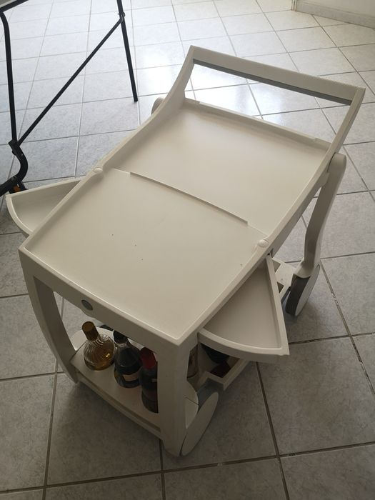 Carrinho para bebidas branco