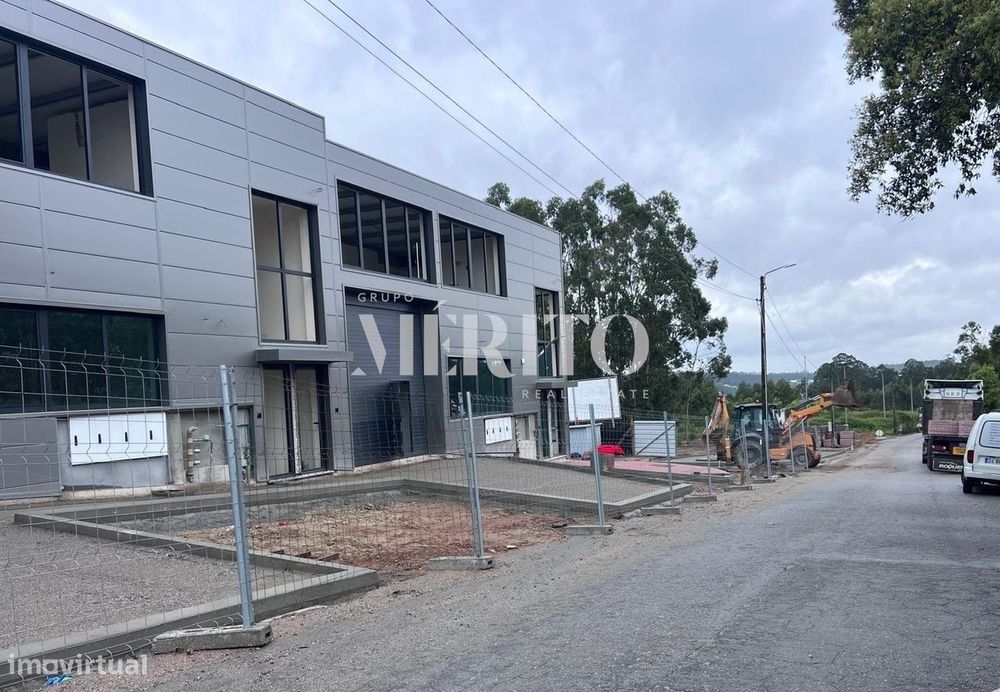 Pavilhão Industrial inserido em terreno com 1.450m2, em Vilarinho das