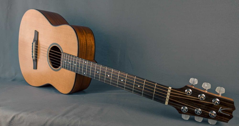 MINI — głos większy niż gitara.