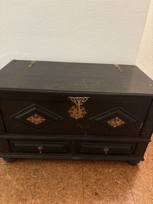 arca em Madeira canfora  - 100 cmx54cm x 61 cm(CXLxA)