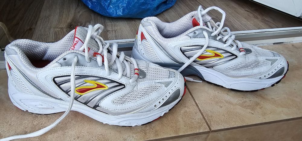 Damskie buty do biegania BROOKS rozmiar 38,5 wkładka 24,5cm stan ok
