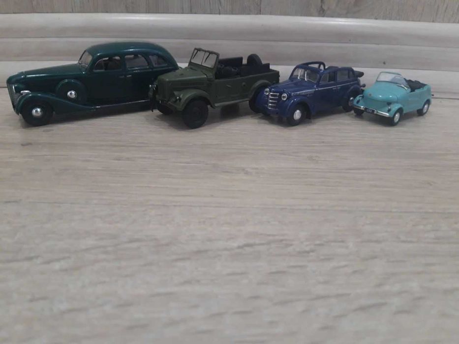 Колекція колекційних машинок 1:43