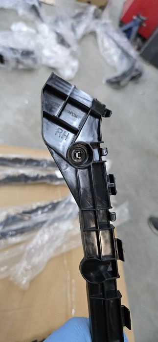 ślizg zderzaka tyl Mitsubishi Outlander IV 2021-2025 lh, rh