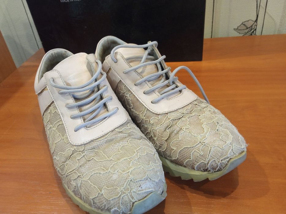 Продам женские демисезонные кожаные кроссовки La Pinta.