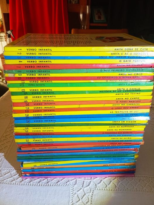 Lote de Livros infantis a Anita
