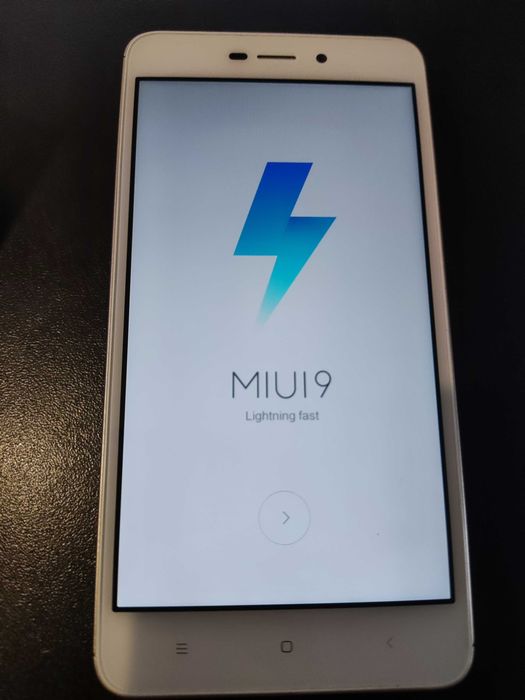 Smartphone Xiaomi Redmi 4A złoty w bardzo dobrym stanie