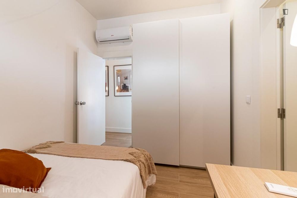 Quarto - localizado em Chelas Lisbon