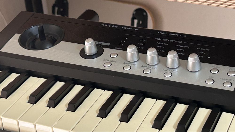 Teclado Korg Microstation