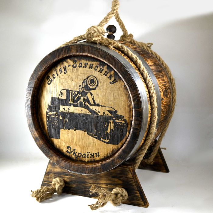 Дубова бочки для витримки вина, віскі, горілки, бренді, кальвадоса.