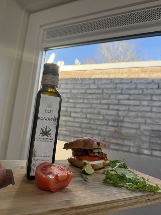 Olej z nasion konopi siewnej tłoczony zimno 250 ml Gawroński Naturals