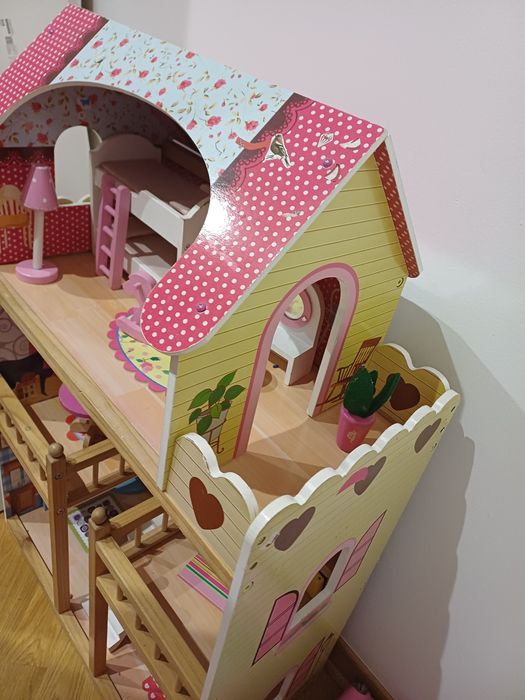 Domek dla lalek z wyposażeniem