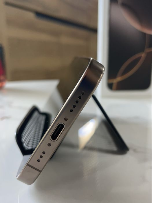 iPhone 16 pro 256 gb Desert Titanium