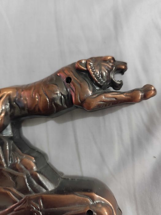 Isqueiro de metal com tigre de Bengala 17 centímetros