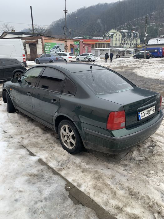 Пассат б5  1.8 бензин простий без турбіни.