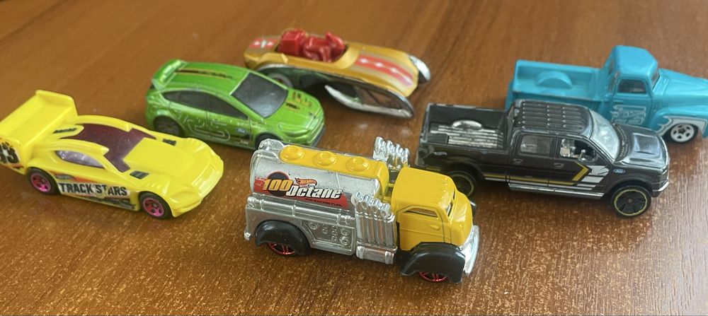 Машинки Hot Wheels