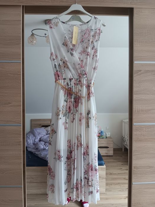 Nowa sukienka S/M elegancka