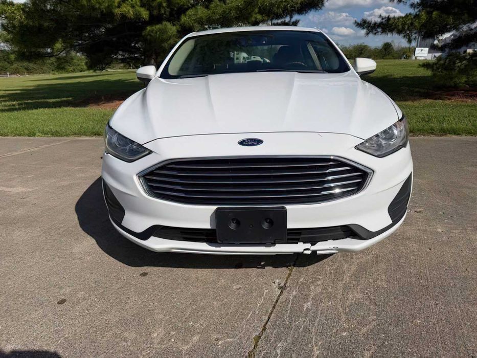 Ford Fusion Titanium Hybrid      2019