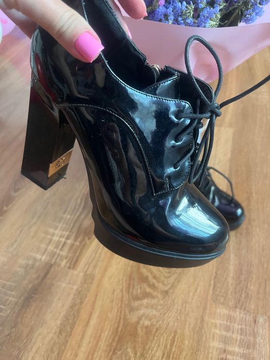 Продам туфлі в новому стані