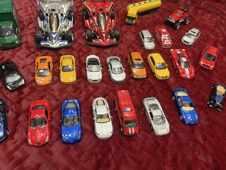 Машинки є і в хорошому стані і не багато в поганом цена 200 грн за 1