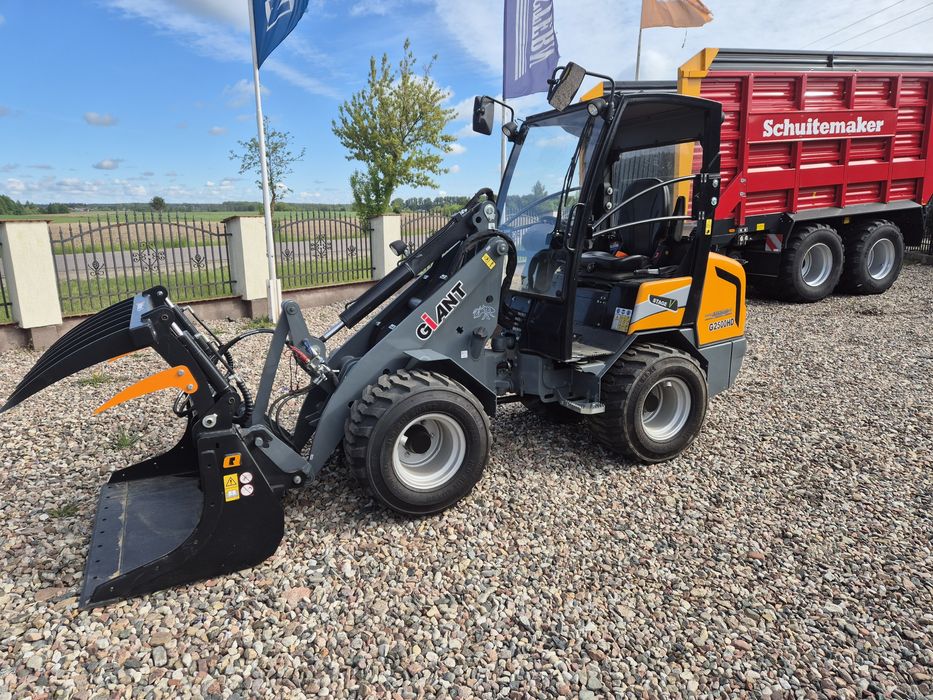 Ładowarka Giant G2500 przegubowa 4x4 udźwig 2200 kg finansowanie 0%